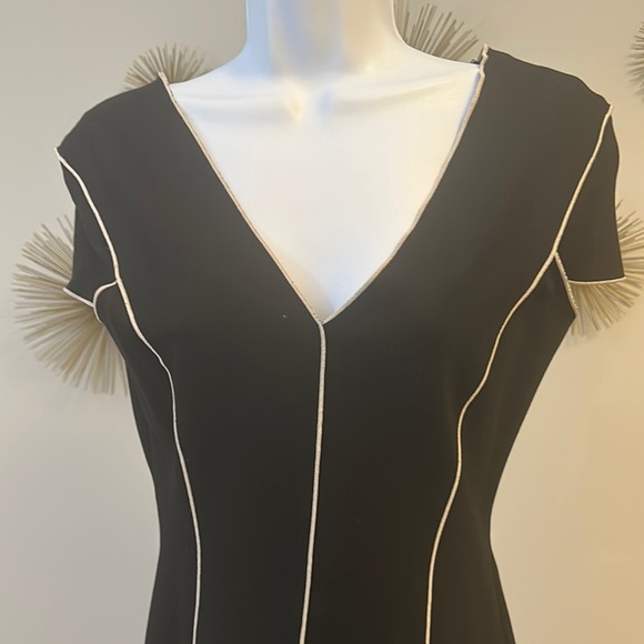 Elegant Black Dress - Picture 2 of 5